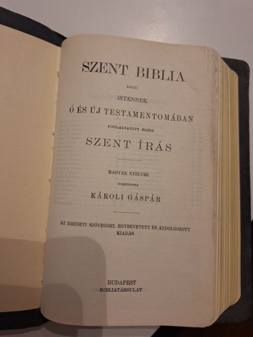 Sveto pismo v madžarskem jeziku: Szent biblia iz leta 1969.