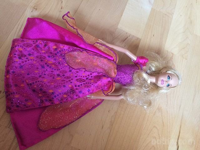 Barbie s plesno obleko