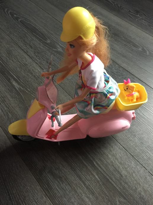 Barbie skuter z barbiko