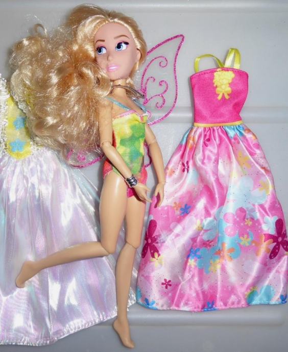 Hasbro Disney vila in princeska 2 v 1 Aurora gibčna - 3 oblekice