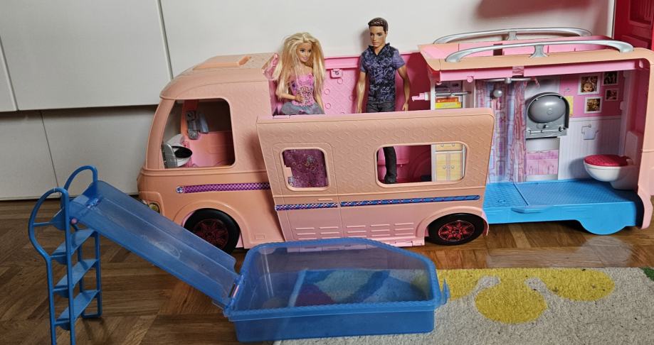 Barbie avrodom + Barbie in Ken