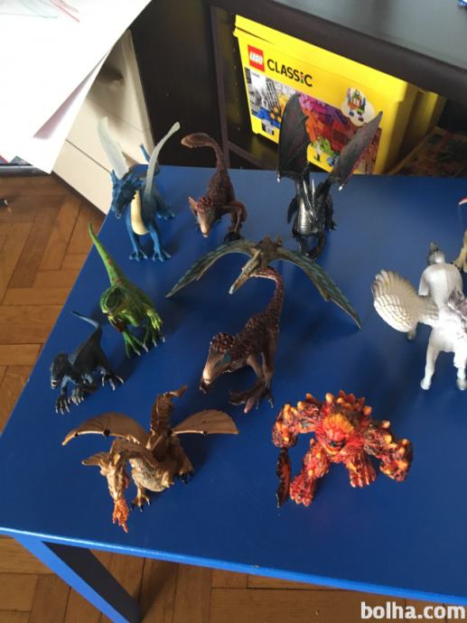 Set dinozavrov in zmajev