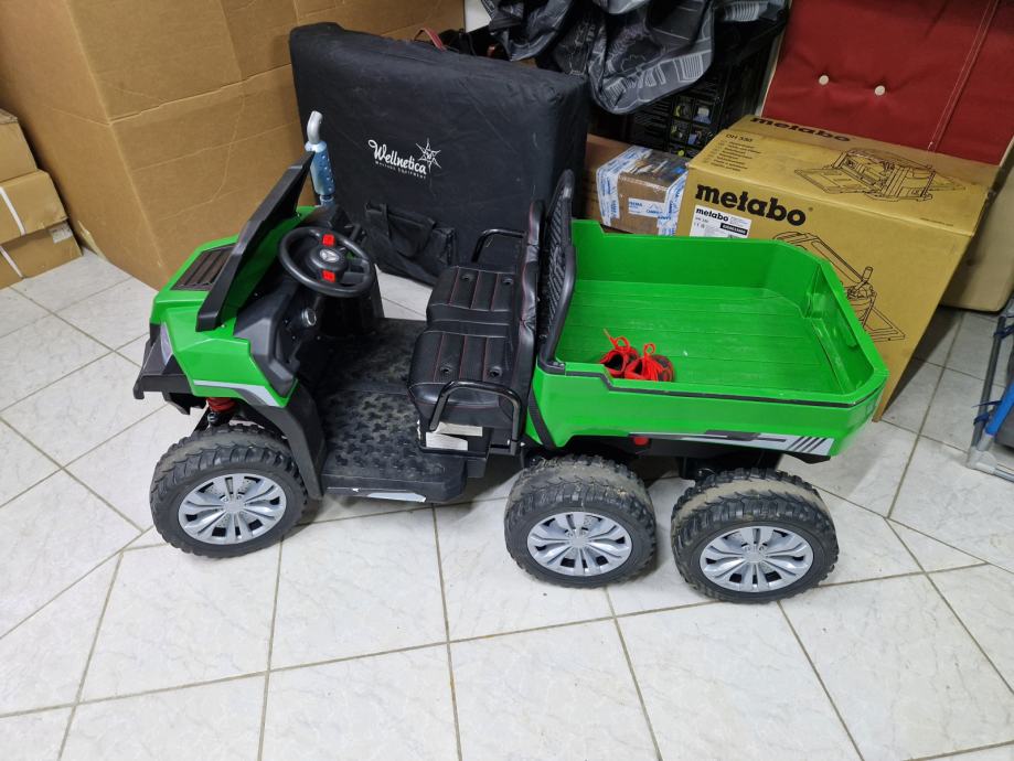 Traktor na akumolator za dva otroka