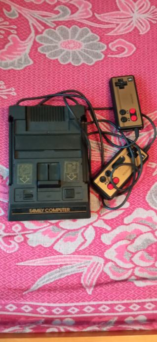 Nintendo Famicom clone v okvari