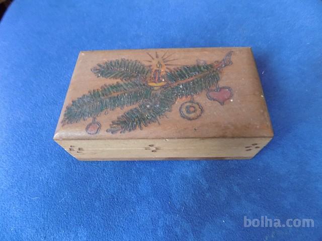 božična lesena škatlica