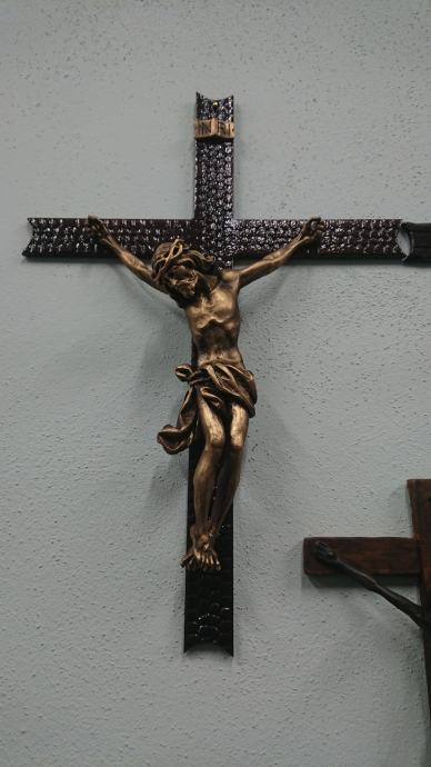Kovani križ z Jezusom