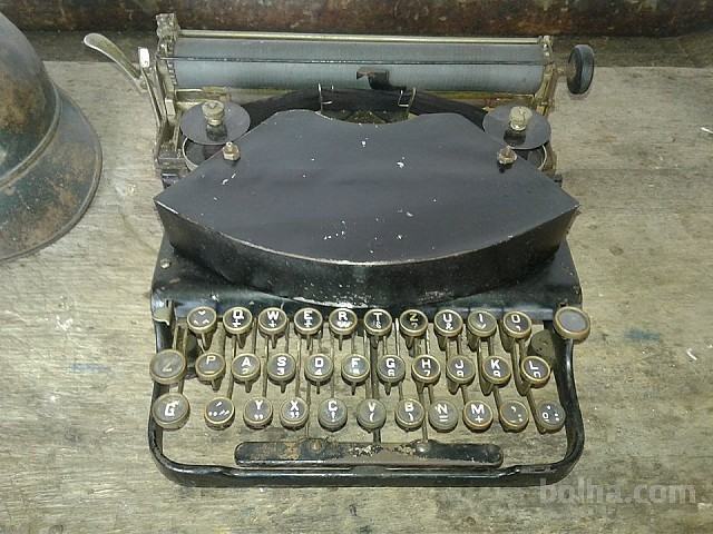 pisalni stroj star