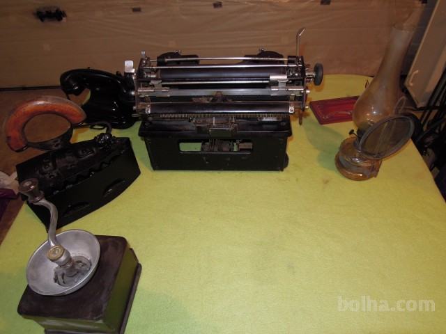 prodam starine v setu pisalni stroj telefon mlinček