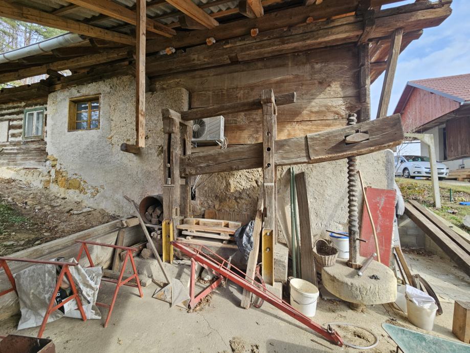Stara preša in ostale starine