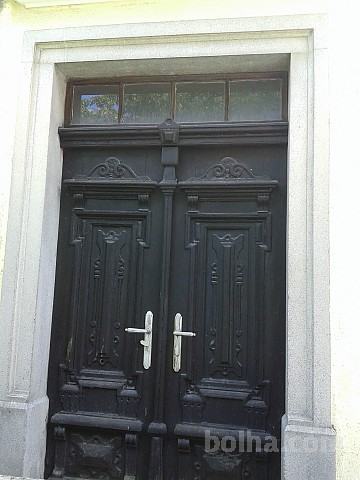 stara vrata in portal