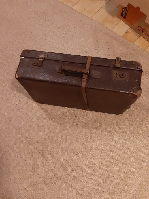 starine potovalni kovček