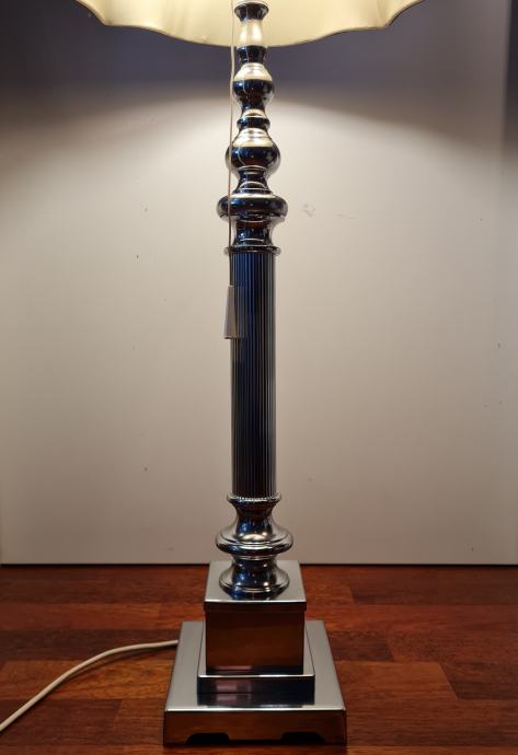 Velika retro kromirana kovinska svetilka luč,višina 115 cm