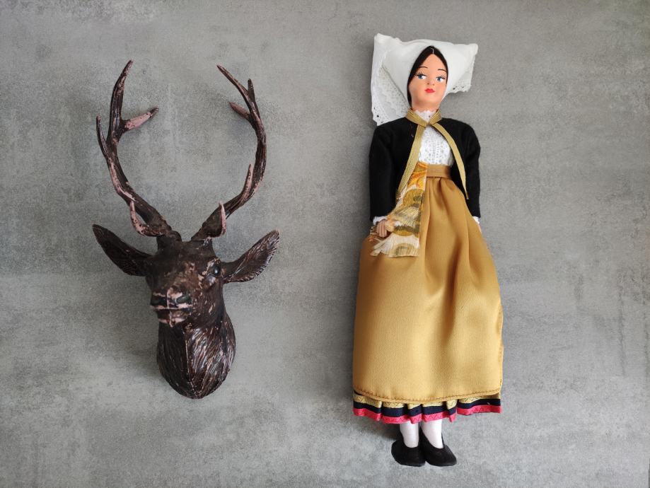 Dekorativni in zbirateljski artikli jelen in narodna noša Novalja