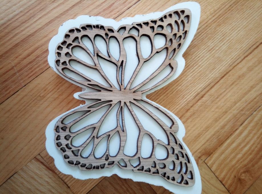 dekorativni leseni metulj