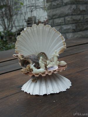 Jaslice (Školjke s florescentimi figuricami iz let 1990)