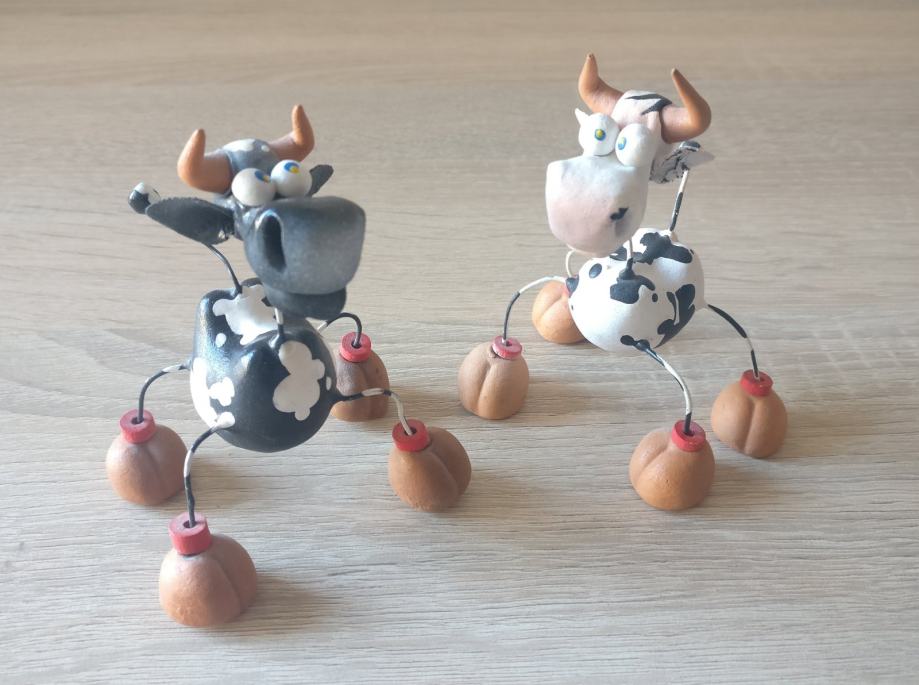 Spominek / spominka - ročna izdelava iz keramike - krava