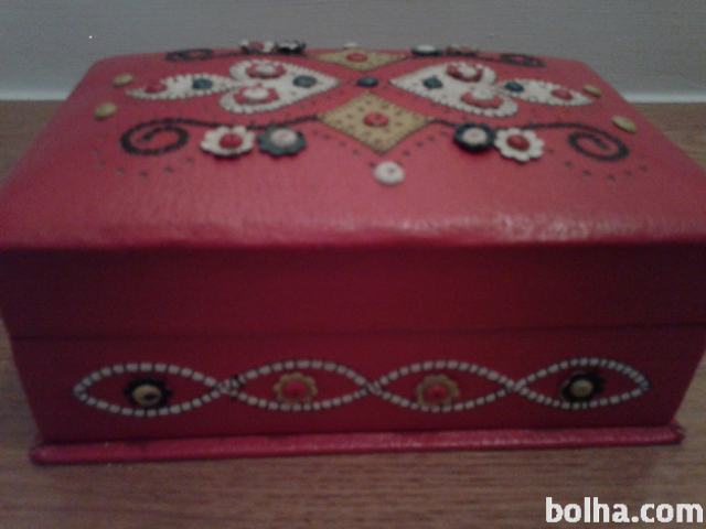 Usnjena škatla za nakit (rdeče barve)