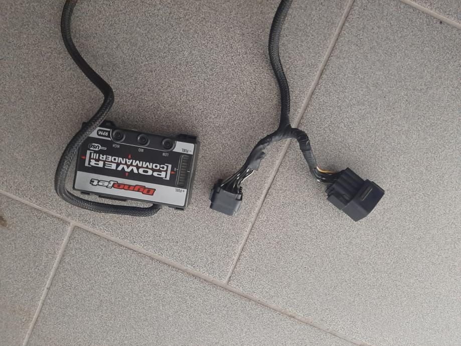 YAMAHA FZ8 FZ1 HLADILNIK POWER COMMANDER Harley Davidson 1584