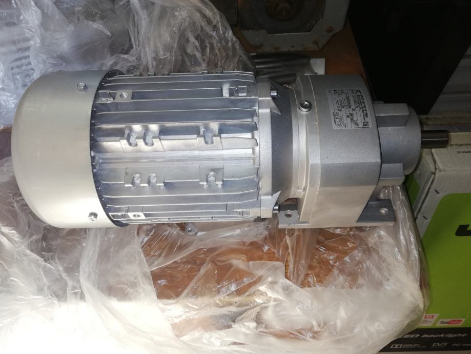 elektro motor z reduktorjem