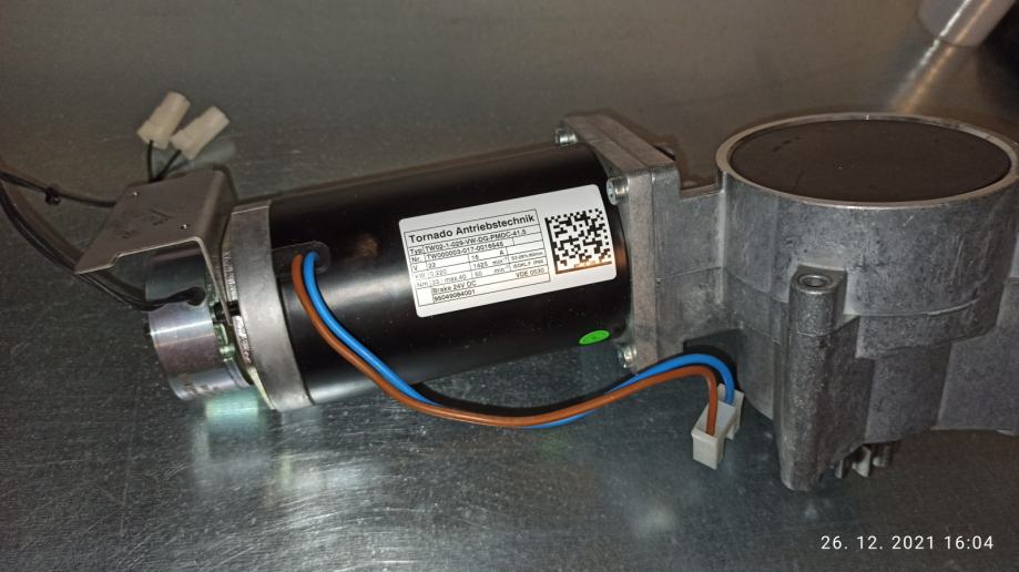 Motor 24v dc z reduktorjem in zavoro