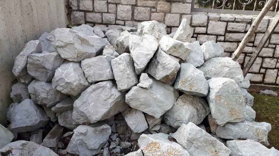Kamen kraški Lomljenec za zidanje kamnitega zidu