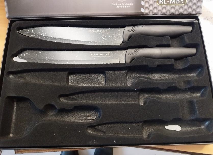 dva noža iz kompleta royal line chef in nož za kruh