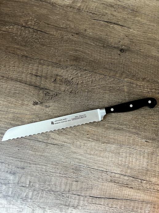 Nov kruhov nož WMF SPITZENKLASSE PLUS z dolžino rezila 20 cm! Ta vrhun