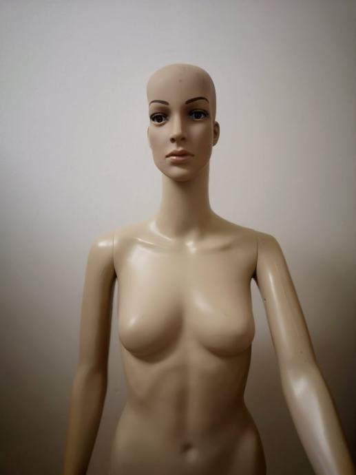 Izložbena lutka za trgovino - ženska z lasuljo