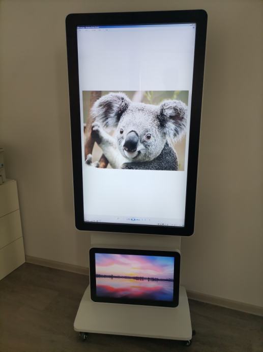 Mobilni 46'' zaslon na dotik z 22'' LCD zaslonom