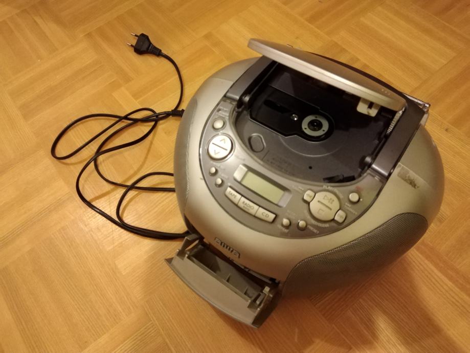 Aiwa prenosni cd predvajalnik in kasetofon