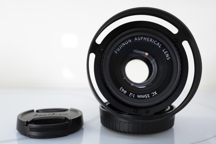 Fujifilm XC 35mm F2 + JJC Lens Hood + UV, kot nov, brez znakov uporabe
