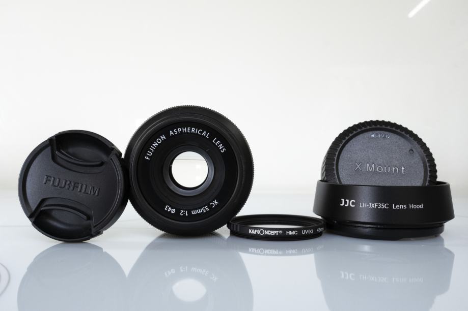 Fujifilm XC 35mm F2 + JJC Lens Hood + UV, kot nov, brez znakov uporabe