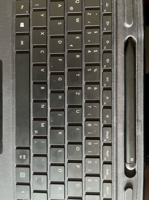 ZELO UGODNO Microsoft Surface Pro X