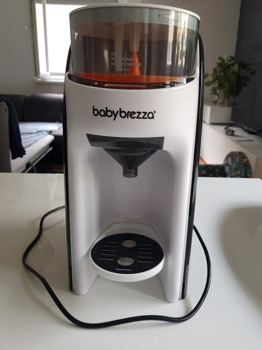 Baby Brezza (aparat za pripravo adaptiranega mleka)