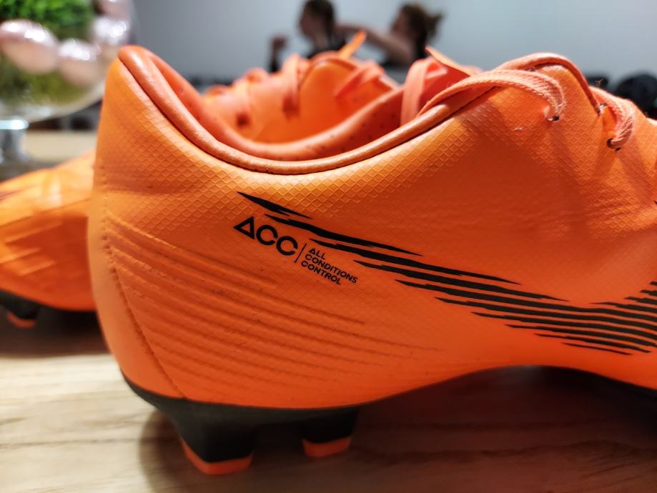 NIKE kopački Mercurial št. 37,5 ACC