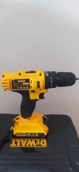 UDARNI DeWalt vrtalnik 26v,4ah z 2 lion baterije in veliko dodatkov