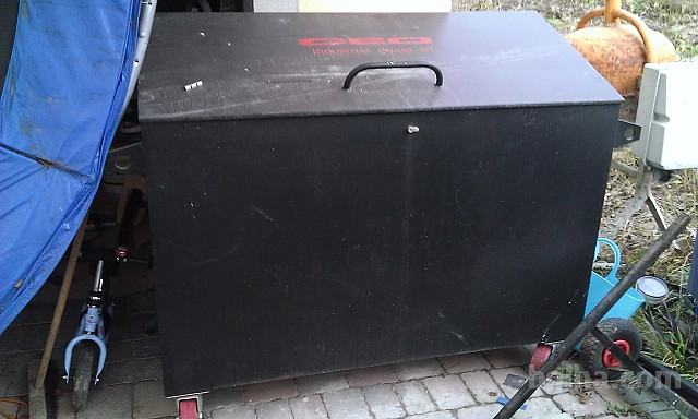 Kovinska garaža - boks - škatla na kolesih za delavnico ipd
