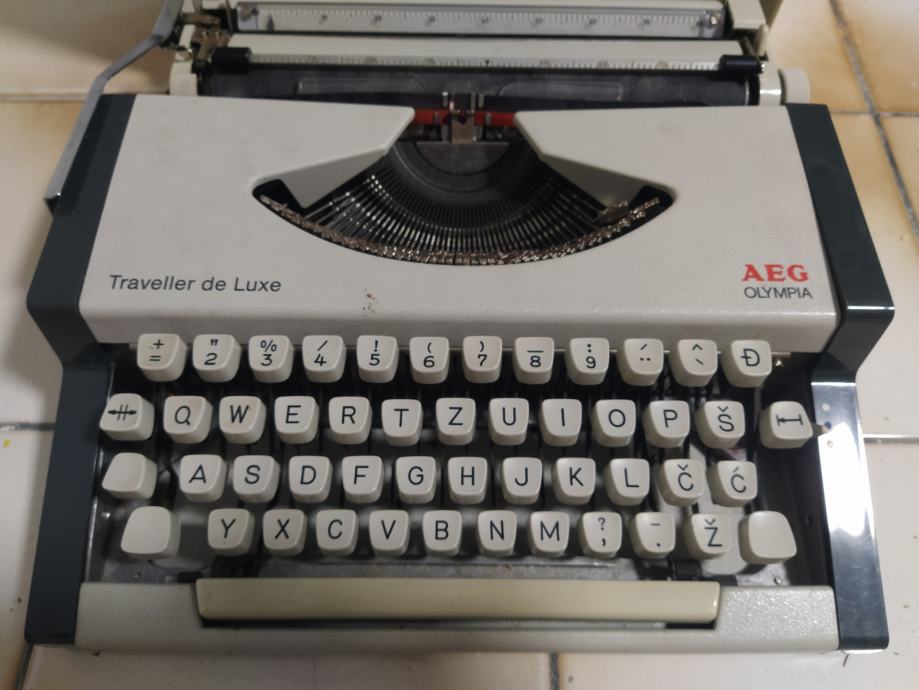Mehanski pisalni stroj AEG prodam