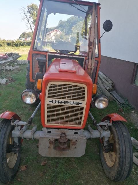 Prodamo traktor Ursus