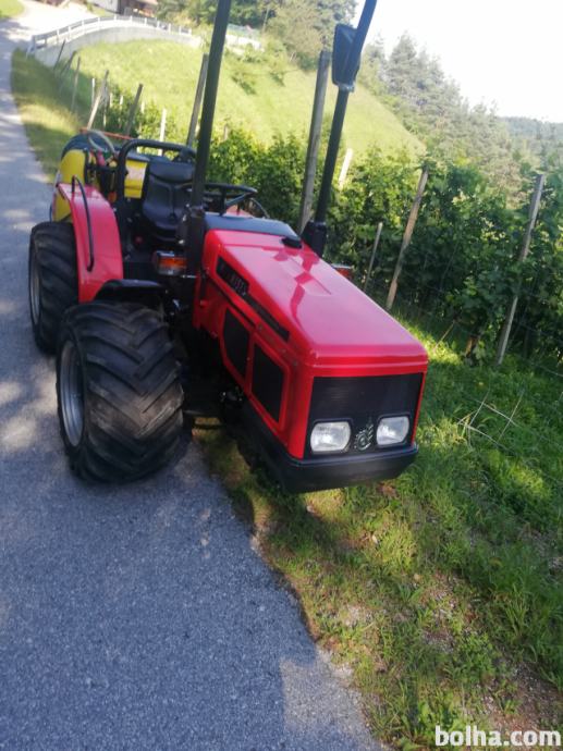 Traktor AGT 835 TS