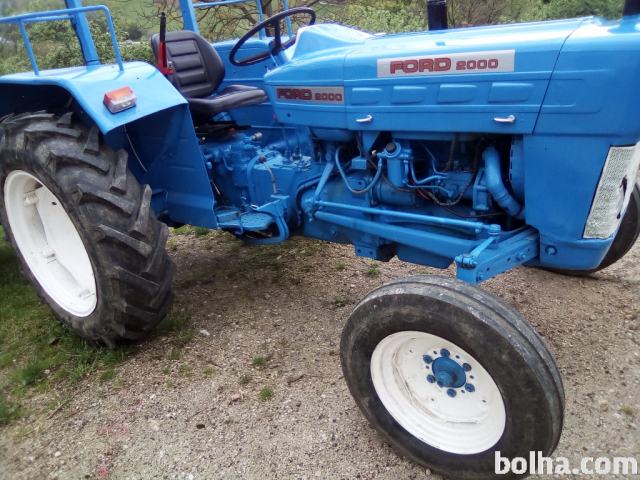 traktor ford 2000