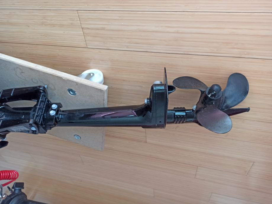 Izvenkrmni motor SUZUKI DF 2.5S