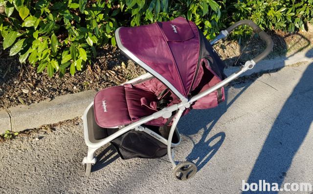 Potovalni zložljiv aluminijast lahek otroški voziček.