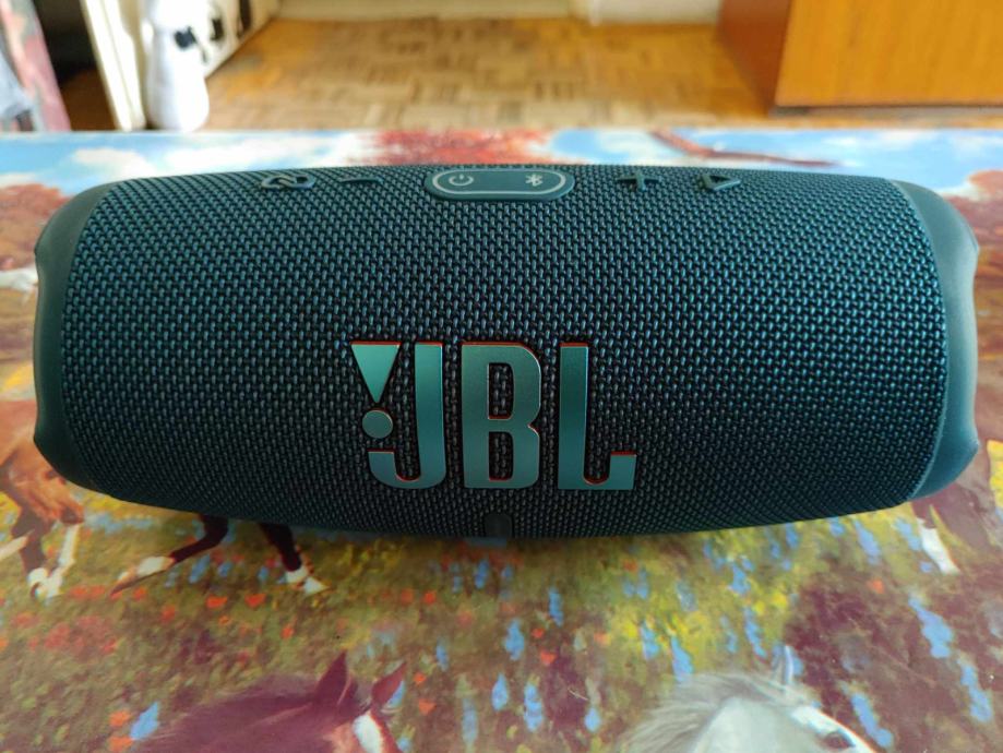 Zvočnik JBL Charge 5
