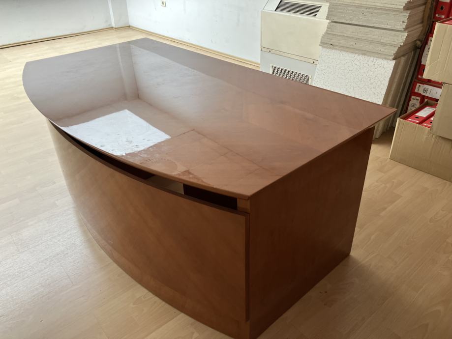 Pisalna miza, omare in sejna miza s stoli