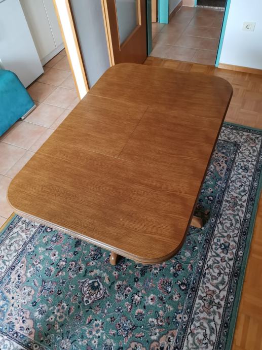 Jedilna miza in stolice