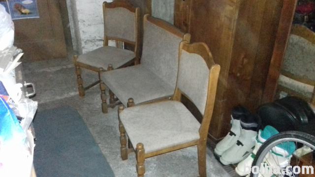 Sedežna garnitura - dva tapicirana stola in klopca