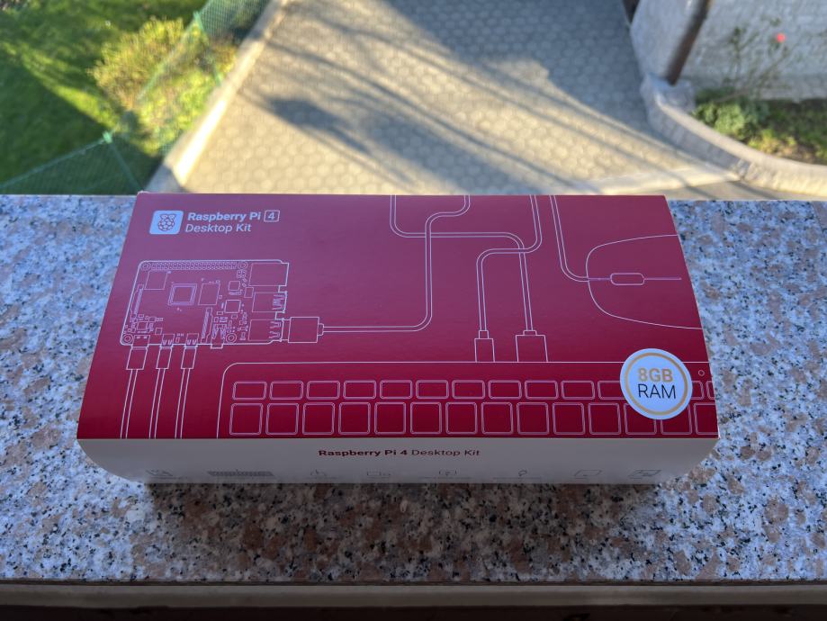 Raspberry Pi 4 Desktop Kit (8GB)