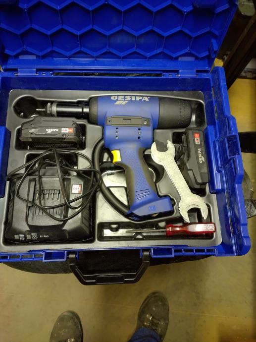 GESIPA FireBird Pro Rivettatrice A Batteria 15000 N, M10 Alluminio - Motore Brushless