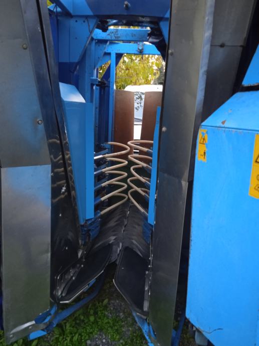 NEW HOLLAND TB10